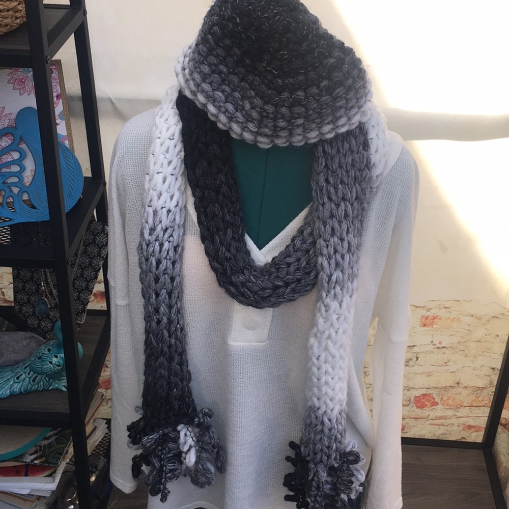 New Hand Crafted Chunky Knit Ombré Scarf and Beanie Cold Weather Gift Set